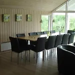 Holiday Home Blommestien III Bøtø By