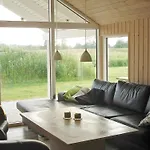 Holiday Home Blommestien III Hébergement de vacances Bøtø By