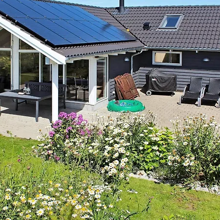 5 Star In Idestrup Casa de Férias